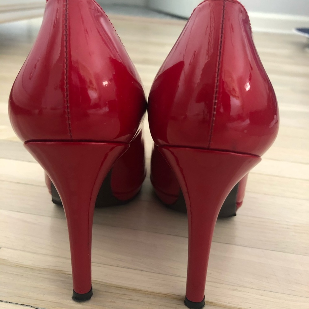 Stuart Weitzman Red Pump Shoes - Picture 2 of 5